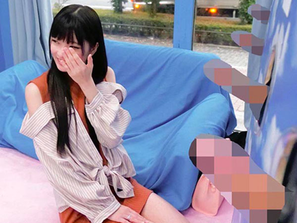 【マジックミラー号】当たらなかったら中出し寝取りSEX！？美少女に大量のチンポを見せつけて彼氏チンポを当てさせる！