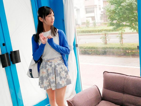 【MM号】「チャームポイントはアヒル口♪」な女子大生が突然チンポハメられる！？パイパンマンコ犯されてイキまくり♥︎