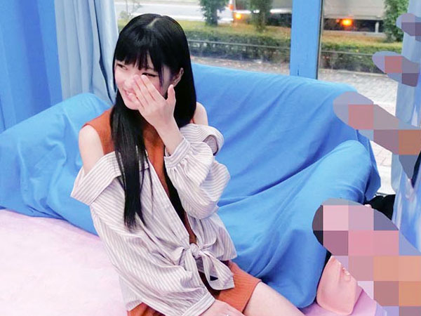 【MM号】女子大生が彼氏のチンポ当てゲームに挑戦！外れたら他人棒挿入されてパイパンマンコに中出しされちゃう♥︎